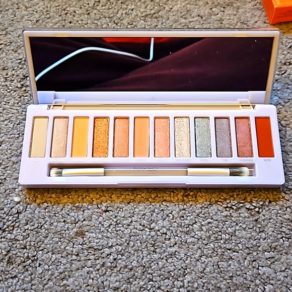 Urban Decay - Naked Cyber eyeshadow palette - Picture 5 of 5
